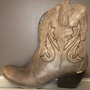 Womens Boots size 10